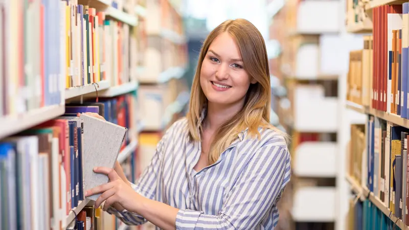 Studierende in Zentralbibliothek