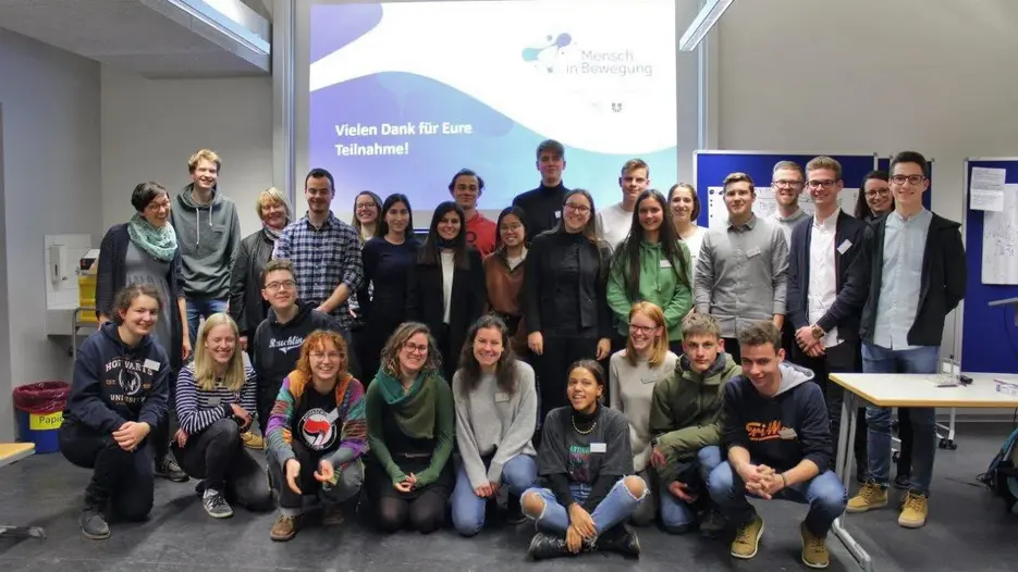 Auf der Basis der Ziele für nachhaltige Entwicklung der Vereinten Nationen diskutierten 27 Schüler, Schülerinnen, Auszubildende und Studierende aus der Region 10 bei einer Zukunftswerkstatt des Projekts „Mensch in Bewegung“ darüber, wie sie sich ihr Umfeld im Jahr 2030 vorstellen. (Foto: Andreas Vogtherr)