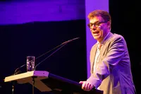 Prof. Dr. Götz Pfander bei der Zeugnisverleihung 2025.