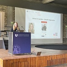 Toft: Vortrag "Lehrer/-in werden - Zukunft mitgestalten", Dr. Petra Hiebl, Leiterin des ZLB
