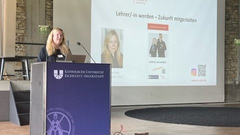Toft: Vortrag "Lehrer/-in werden - Zukunft mitgestalten", Dr. Petra Hiebl, Leiterin des ZLB