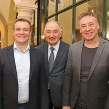(v.l.) Die Liturgiewissenschaftler Prof. Dr. Florian Kluger, Prof. Dr. Winfried Haunerland und Prof. Dr. Jürgen Bärsch untersuchen die Auswirkungen der Liturgiereform auf Riten und Feiern von Ordensgemeinschaften im deutschen Sprachraum. (Foto: Schulte Strathaus/upd)