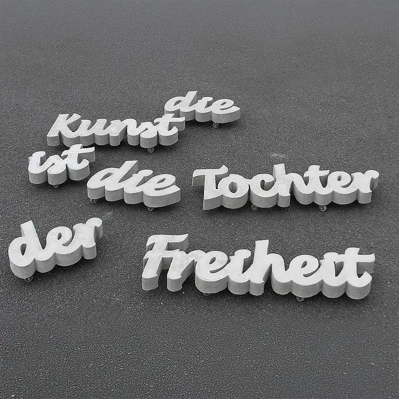 Kunst Tochter Freiheit Petia Knebel 2005