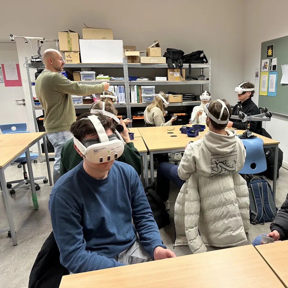 Lehramtsstudierende im Medienzentrum Eichst&auml;tt