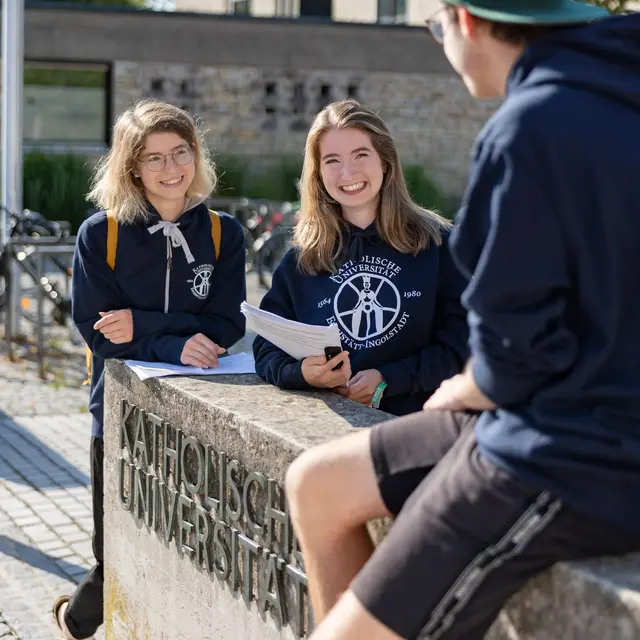 Studierende auf dem Campus Eichstätt