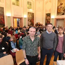 (v.l.) Prof. Dr. Hayden Lorimer von der University of Glasgow eröffnete mit einem Key Note-Vortrag die Tagung „Neue Kulturgeographie“ an der KU, die Prof. Dr. Christian Steiner (Lehrstuhl für Humangeographie) mit seinem Team um Dr. Gerhard Rainer und Verena Schröder für 170 Teilnehmerinnen und Teilnehmer ausrichtet. (Foto: Schulte Strathaus/upd)