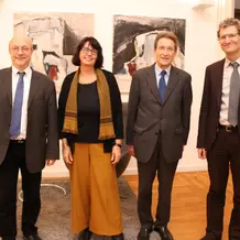 Vor seinem Vortrag an der KU wurde der frühere EKD-Vorsitzende Prof. Dr. Dr. h.c. Wolfgang Huber (2.v.l.) von KU-Präsidentin Prof. Dr. Gabriele Gien empfangen - im Beisein von Prof. Dr. Richard Nate (links) und Prof. Dr. Martin Kirschner vom Arbeitskreis "Forum K'Universale". (Fotos: Schulte Strathaus/upd)