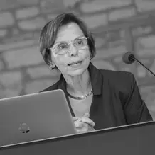 Professorin Dr. Renate Oxenknecht-Witzsch bei ihrer Abschiedsvorlesung im Sommer 2019. Gerade die junge Generation brauche einen Bezug zur Verfassung und ein Bewusstsein dafür, betonte die Juristin in ihrer Rede. Zudem sei Soziale Arbeit sei zudem verankert in den Prinzipien von Sozialstaat und Rechtsstaat. (