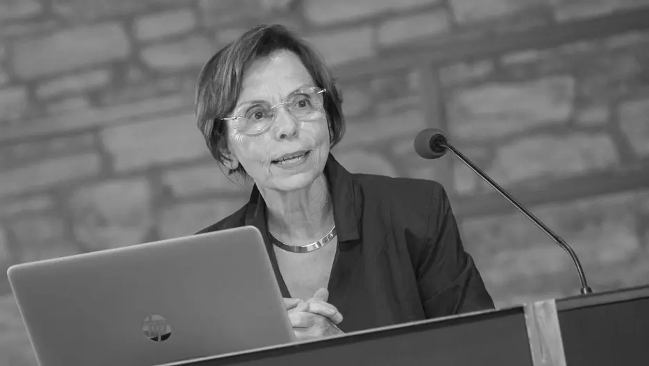 Professorin Dr. Renate Oxenknecht-Witzsch bei ihrer Abschiedsvorlesung im Sommer 2019. Gerade die junge Generation brauche einen Bezug zur Verfassung und ein Bewusstsein dafür, betonte die Juristin in ihrer Rede. Zudem sei Soziale Arbeit sei zudem verankert in den Prinzipien von Sozialstaat und Rechtsstaat. (