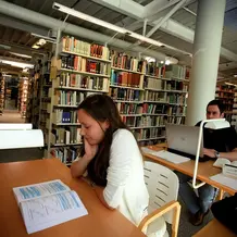 Bibliothek1_cmyk300_01.jpg