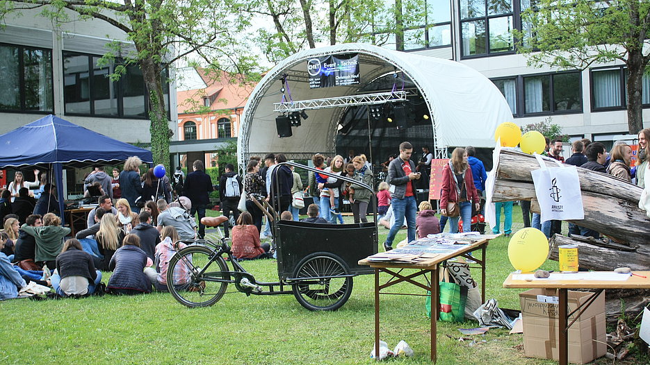 Das Interkulturelle Open Air „Refugium“ findet im Innenhof des Kollegiengebäudes statt.