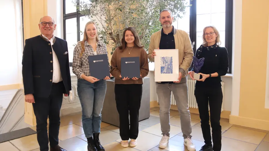 Kunststudierende erhalten Preis