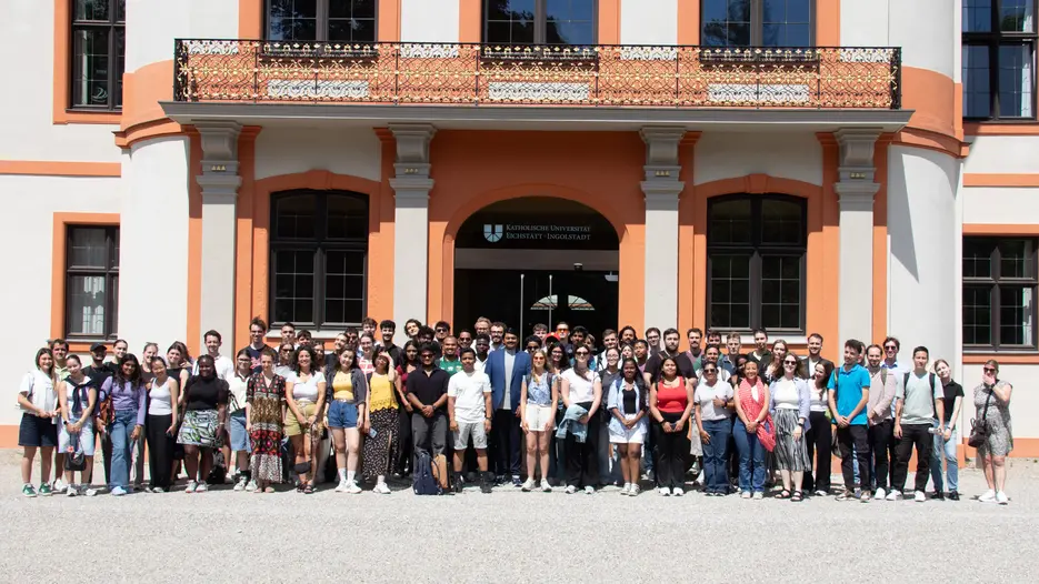 Gruppenfoto der Teilnehmenden der Summer School 2026