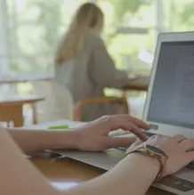 Arbeiten am Laptop