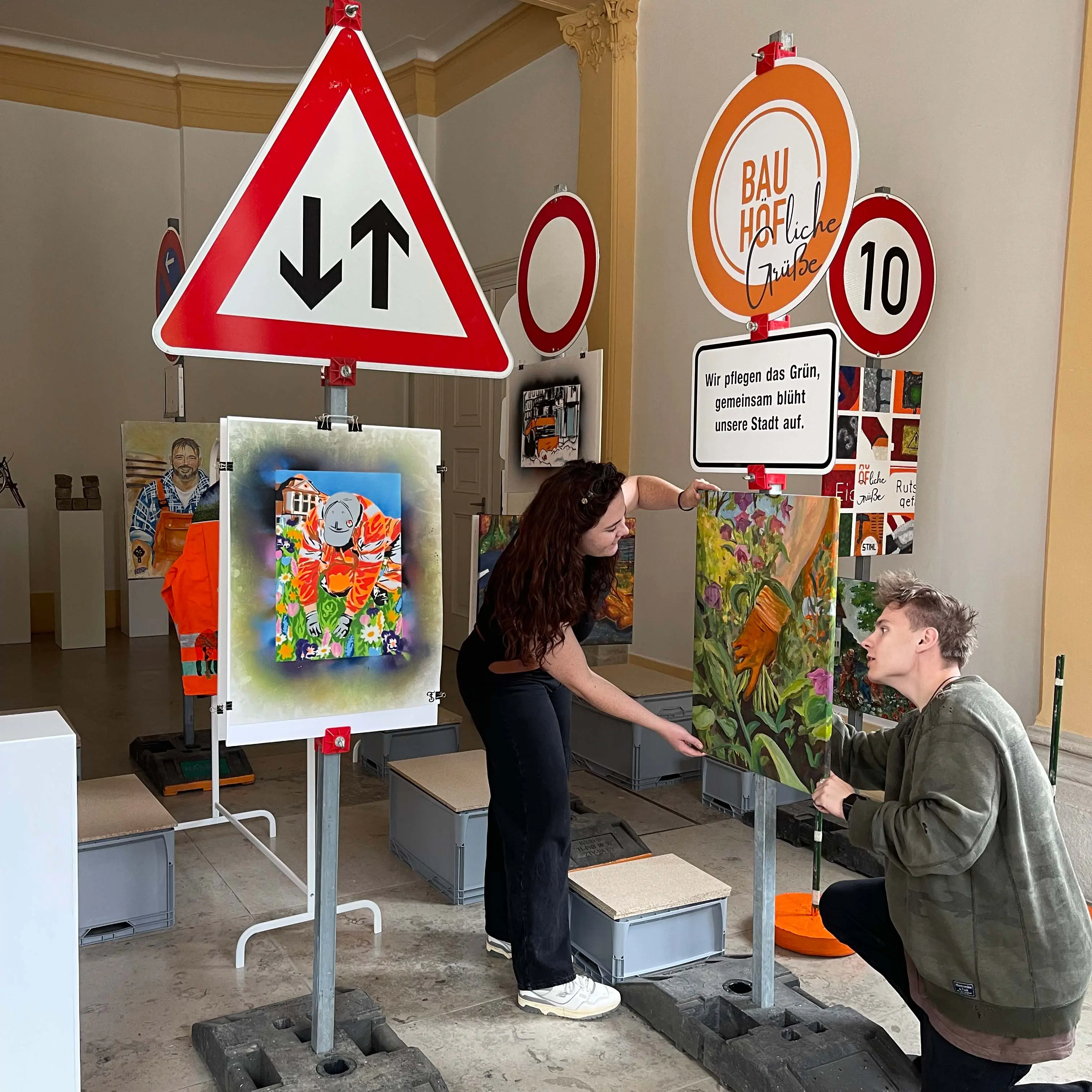 Ausstellung_Bauhoefliche_Gruesse_Aufbau_5.jpg