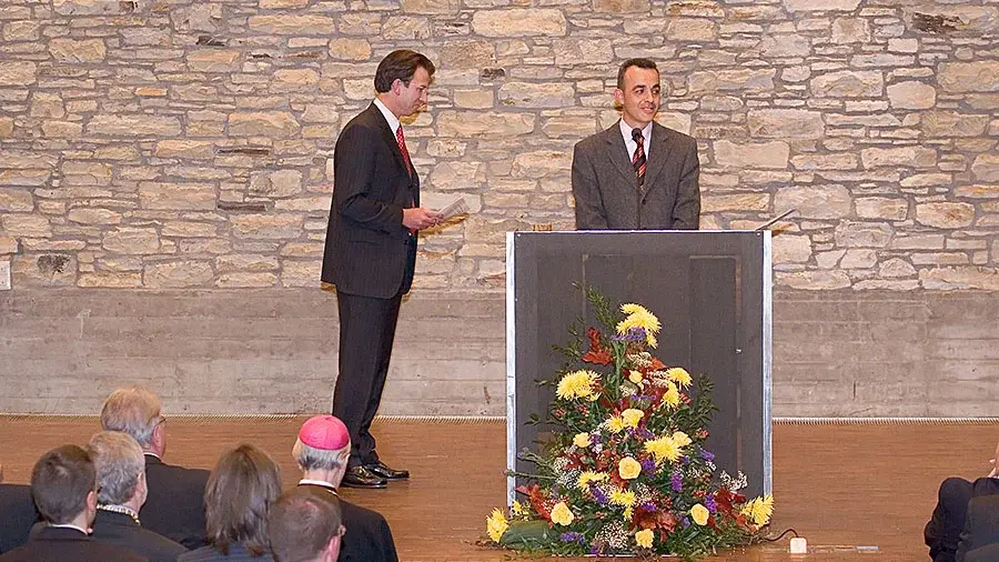 Dr. Emad Hejazeen bei der Preisverleihung an der KU 2006