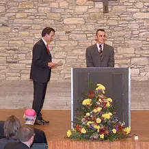[Translate to English:] Dr. Emad Hejazeen bei der Preisverleihung an der KU 2006