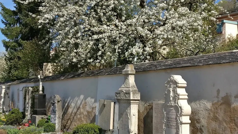 Bild_Friedhof_Eichstaett.jpg