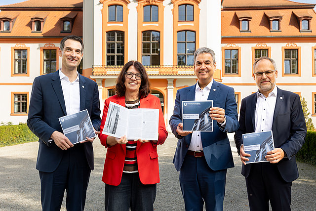 (from left) Prof. Dr. Jens Hogreve (Vice President for Research), KU President Prof. Dr. Gabriele Gien, Prof. Dr. Klaus Stüwe (Vice President for International Affairs and Profile Development) and Prof. Dr. Klaus Meier (Vice President for Studies and Teaching) presented the new development plan.