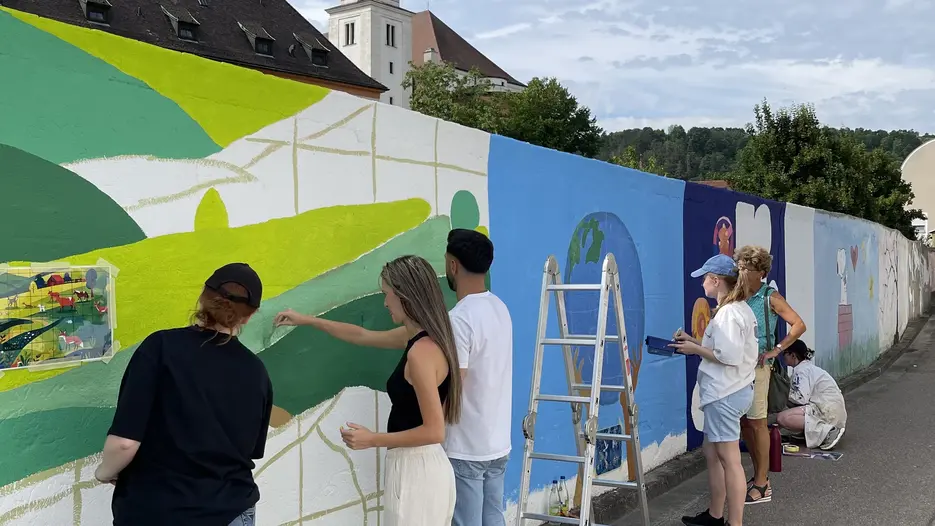 Kunst trifft Nachhaltigkeit - ein partizipatives Wandgestaltungsprojekt