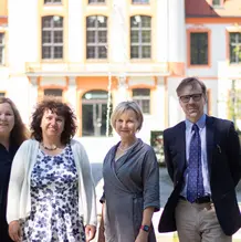 (v.l.) Dr. Petra Hiebl (Akademische Direktorin am Lehrstuhl für Grundschulpädagogik und Grundschuldidaktik der KU), Gastwissenschaftlerin Prof. Dr. Iliana Mirtschewa, Prof. Dr. Klaudia Schultheis (Inhaberin des Lehrstuhls für Grundschulpädagogik und Grundschuldidaktik) und Prof. Dr. Rainer Wenrich (Dekan der Philosophisch-Pädagogischen Fakultät). (Foto: Nowak/upd)