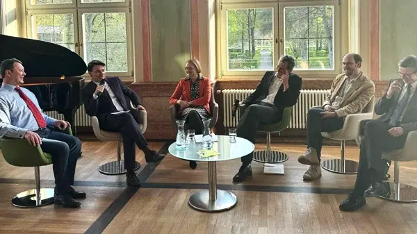 Gesprächsrunde unter der Leitung von Dr. Dr. Klaus Viertbauer