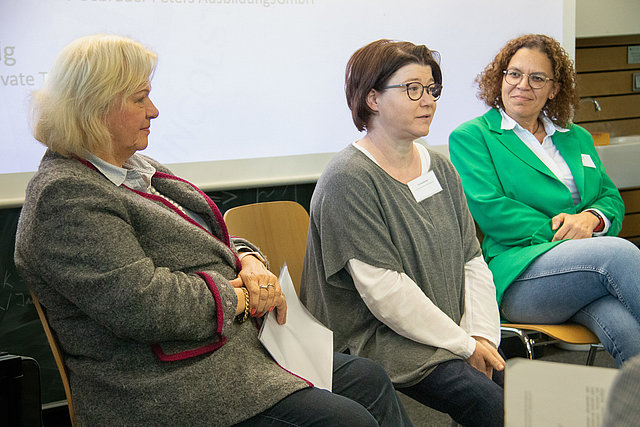 Podiumsdiskussion mit Dr. Karin Oechslein, Ina Kaufmann und Susan Pöthig.