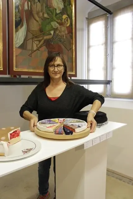 03_Elisabeth_Russer__Ausstellung_Missing_Something_-_Textile_Torte_-_Erinnerungen__2023_.JPG