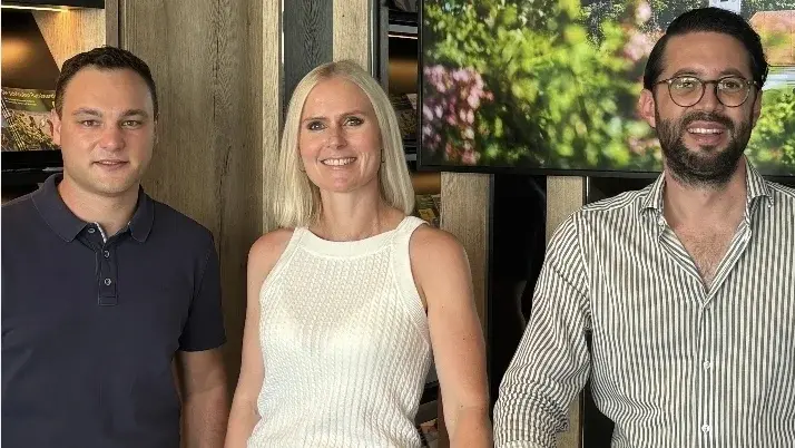 Markus Meier und Susanne Aller vom Hotel &bdquo;Das Altm&uuml;hltal&ldquo; mit Eric Poradka, Projektleiter seitens TOPAS (von rechts) (Foto: Poradka).
