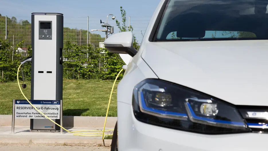 E-Ladesäule an der KU