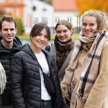Studierende bei der Erstsemsemesterbegr&uuml;&szlig;ung