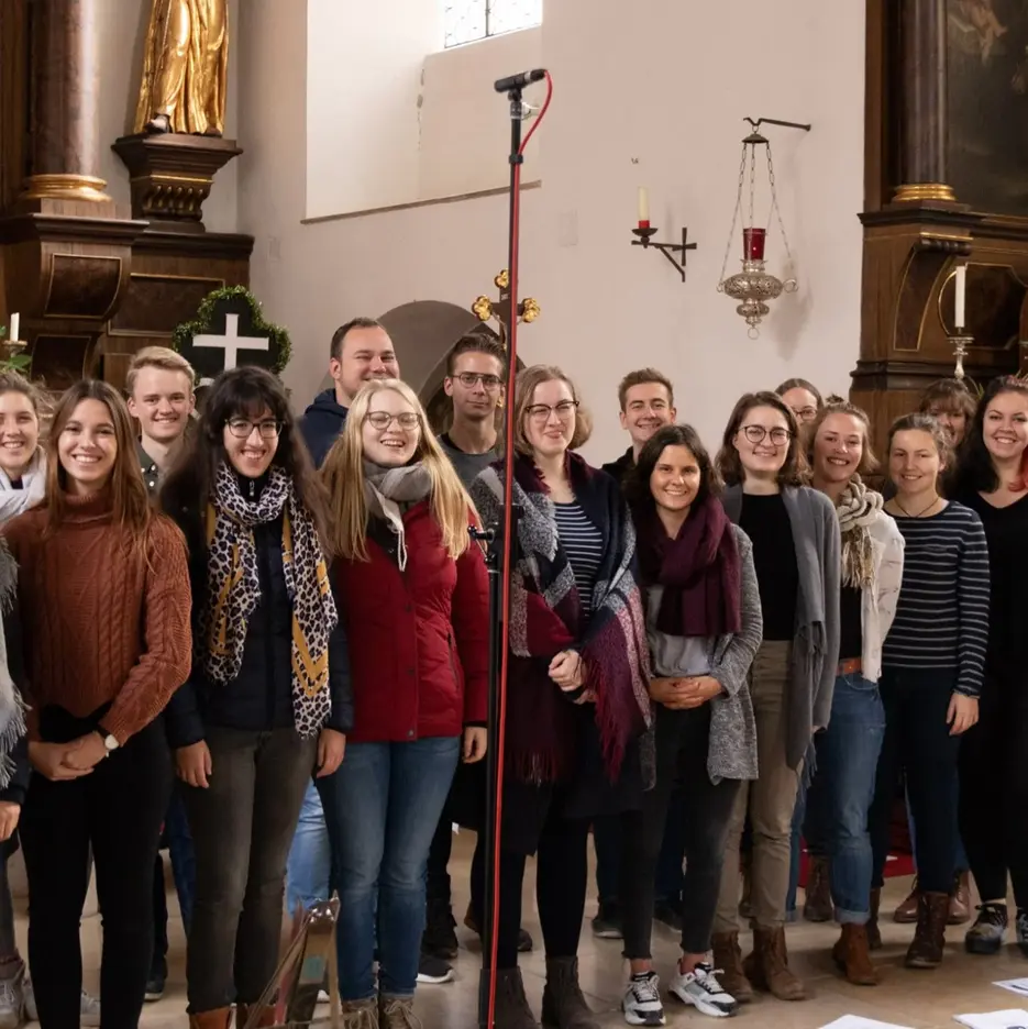 Als drittes Ensemble der KU hat sich der Kammerchor der Universität unter der Leitung von Nico Schneidereit (rechts) am CD-Projekt beteiligt.