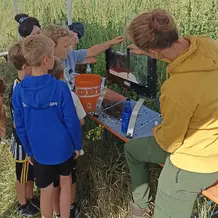 Sch&uuml;ler probieren das "Geowindow" aus
