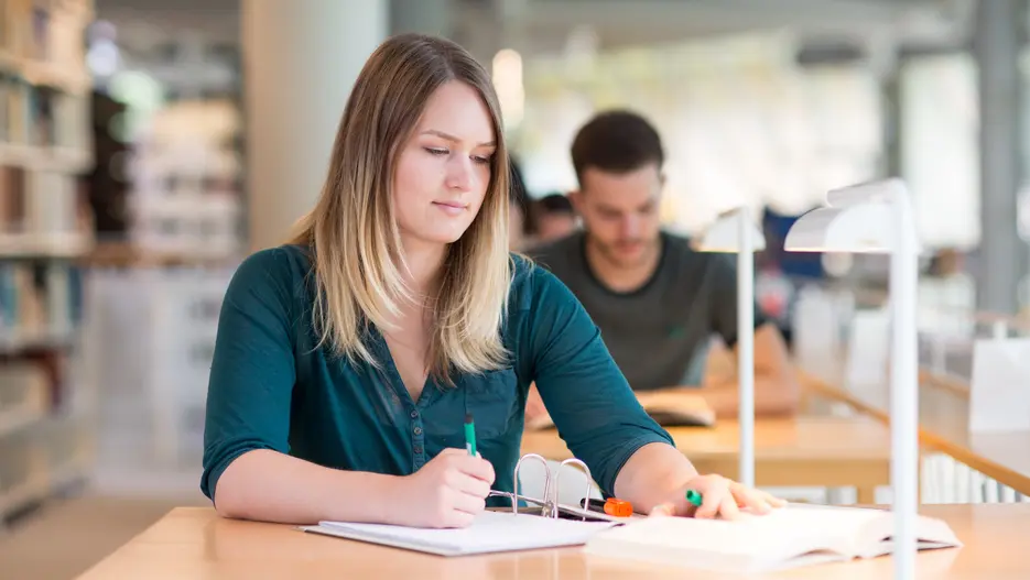 Studium Bibliothek