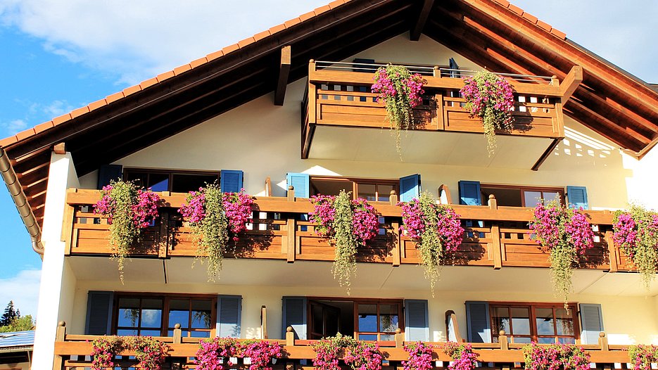 A building with holiday apartments in the German Alps