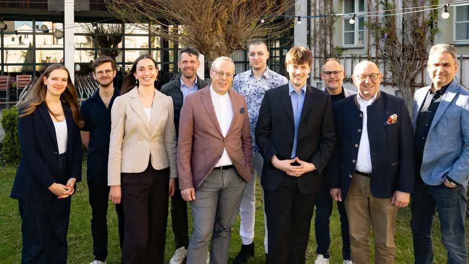 Hochschulleitung, Konvent und Hochschulpfarrer bei der Einweihung