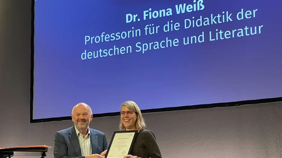 Urkunden&uuml;berreichung