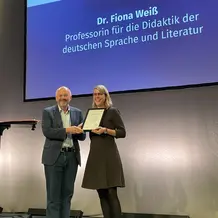 Urkunden&uuml;berreichung