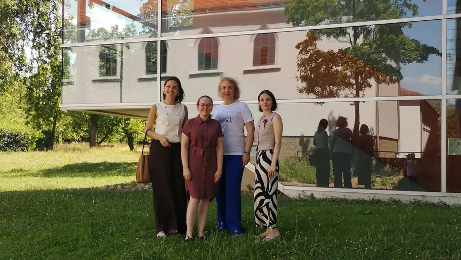 Die Lehrtandem-Gruppe (von links nach rechts): Daria Bukreieva (Dnipro University of Technology), Kerstin Haag (KU), Olena Horiacha (Dnipro University of Technology), Anastasiia Samoilikova (Sumy State University).