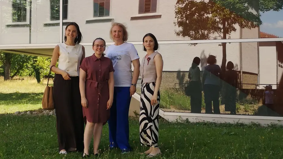 [Translate to English:] Die Lehrtandem-Gruppe (von links nach rechts): Daria Bukreieva (Dnipro University of Technology), Kerstin Haag (KU), Olena Horiacha (Dnipro University of Technology), Anastasiia Samoilikova (Sumy State University).