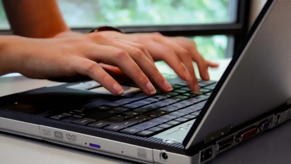 Laptop_02.jpg