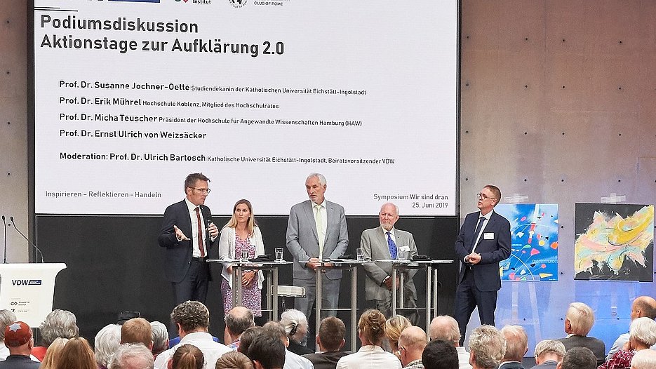 vWeizsaecker-Symposium_Podium_Prof_Teuscher_25-06-2019.jpg