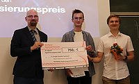 Mit dem Projekt „Smarter Contracts“ schafften es Jonas Schmidt und Marcus Prieller vom Apian Gymnasium Ingolstadt auf den zweiten Platz in der Teamwertung. 
