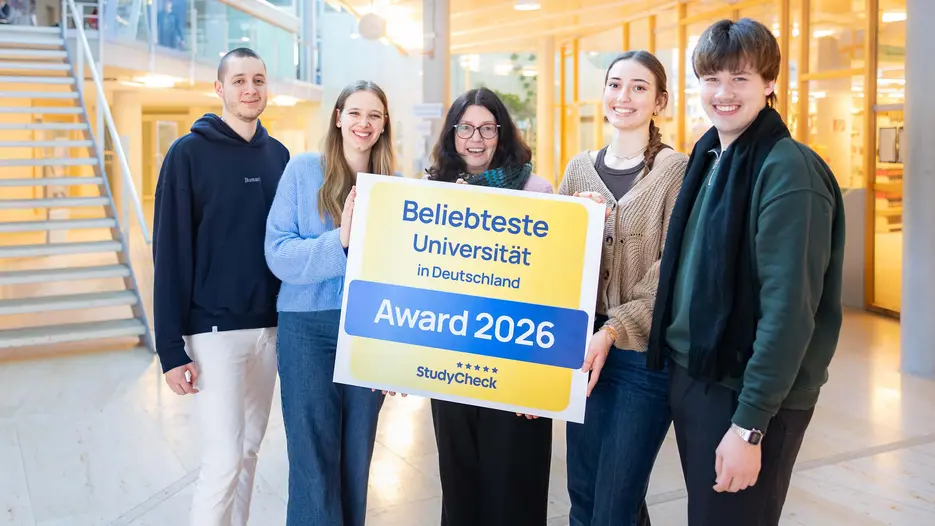 KU President Gabriele Gien, together with the spokespersons of the Student Representative Council, is delighted about the award &ldquo;Most Popular University in Germany.&rdquo;