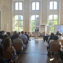 Blick in den Holzersaal
