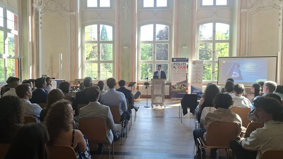Blick in den Holzersaal