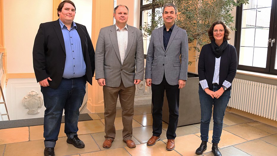 Professor Lebioda zusammen mit Professor Stüwe und Mitarbeitern des Lehrstuhls für Verlgeichende Politikwissenschaft