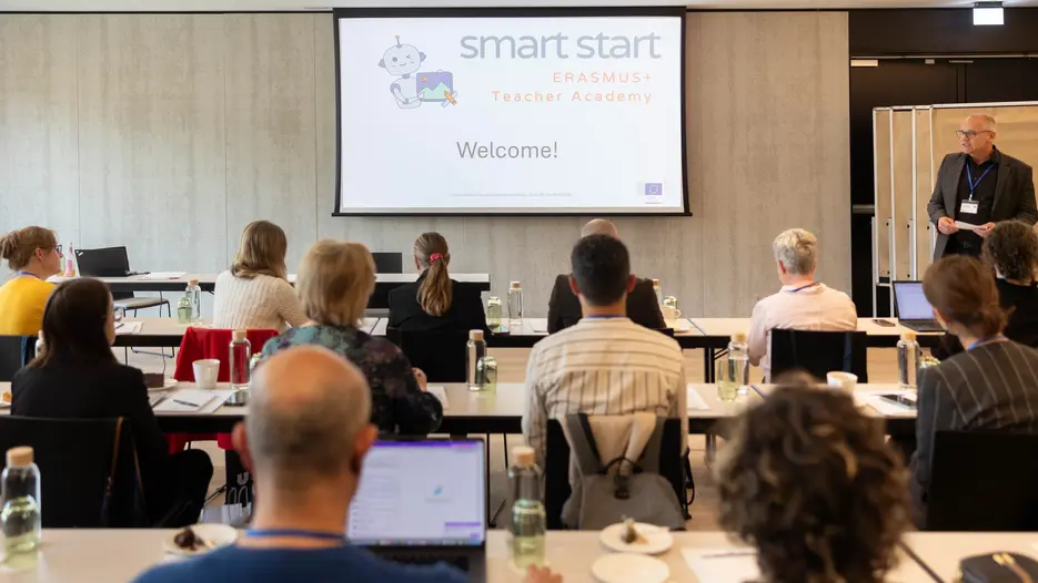 [Prof. Dr. Heiner Böttger, part of the management team of the new European Teacher Academy at the KU, welcomed the international project partners to Eichstätt.
