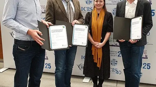 (v.l.) Prof. Dr. Alexander Trautrims (University Nottingham); Alexander Hübner (TU München); Sallie Gregson (Verlag Emerald) und Prof. Dr. Heinrich Kuhn.