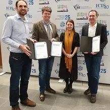 (v.l.) Prof. Dr. Alexander Trautrims (University Nottingham); Alexander Hübner (TU München); Sallie Gregson (Verlag Emerald) und Prof. Dr. Heinrich Kuhn.